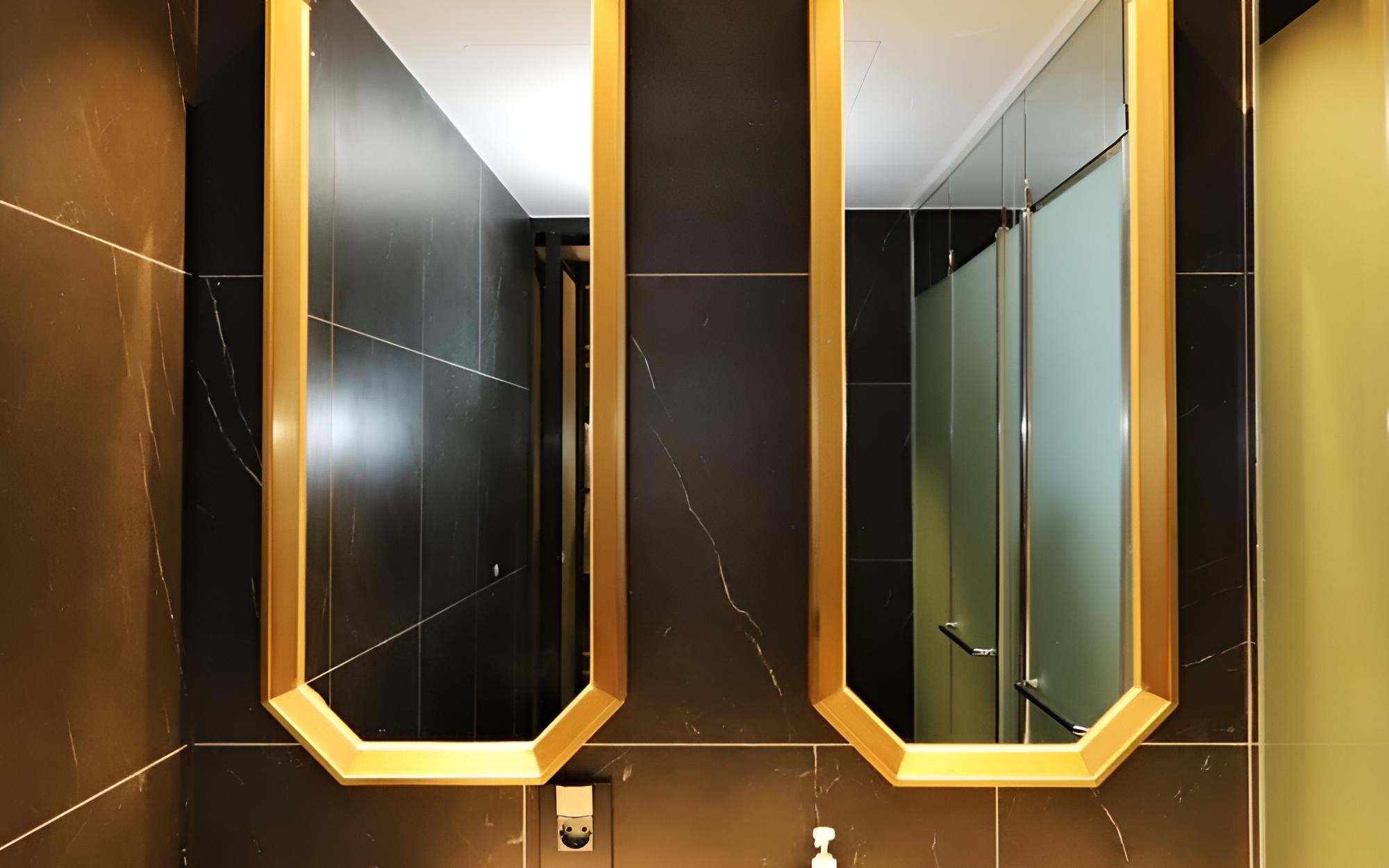 Room (Deluxe Double) - Photo 2