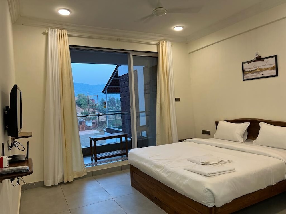Deluxe Room - Photo 3
