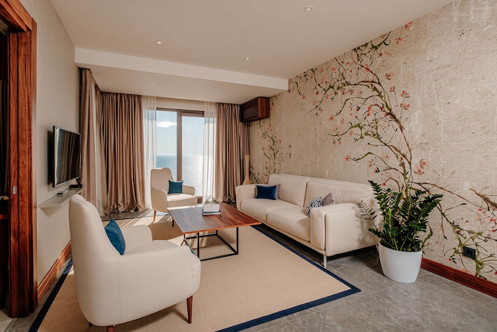 Deluxe Suite - Photo 11
