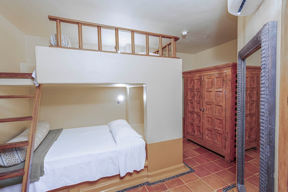 3 BEDROOM 2 KING 2 BUNK BEDS BILEVEL SUITE - Photo 3