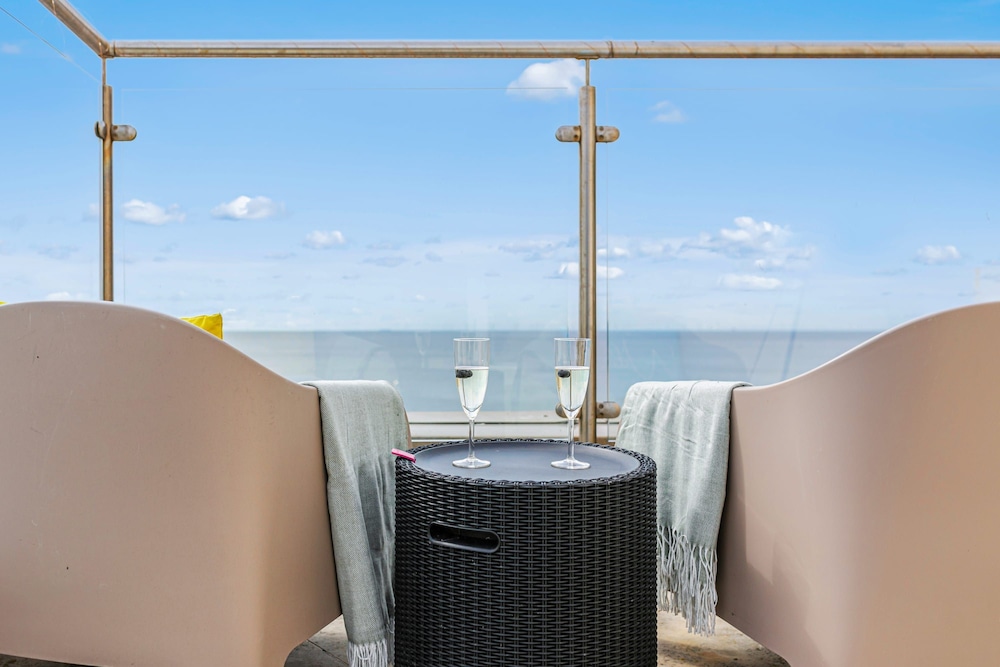 Apartament na szczycie w Brighton Beach City z widokiem na morze i balkonem, Zdjęcie 4