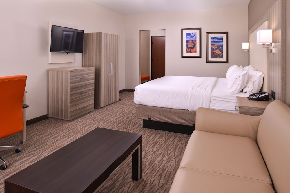 Room, 2 Queen Beds, Roll-in Shower (Communications, Mobility) photo 3