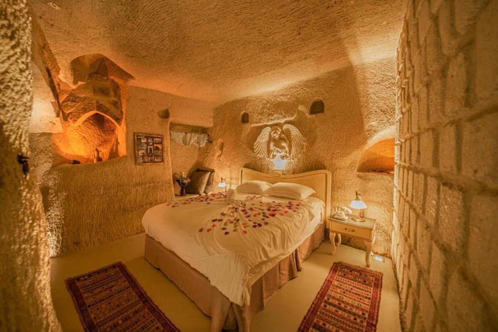 Honeymoon Room, 1 King Bed, Jetted Tub photo 3