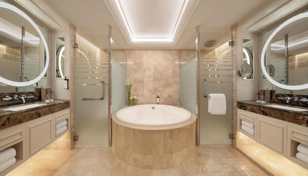 Club Suite, 2 Bedrooms thumbnail 5