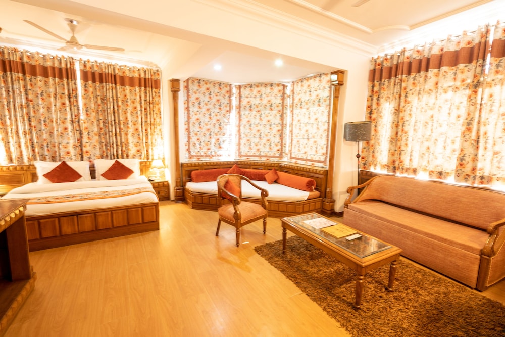 Family Room - Photo 5