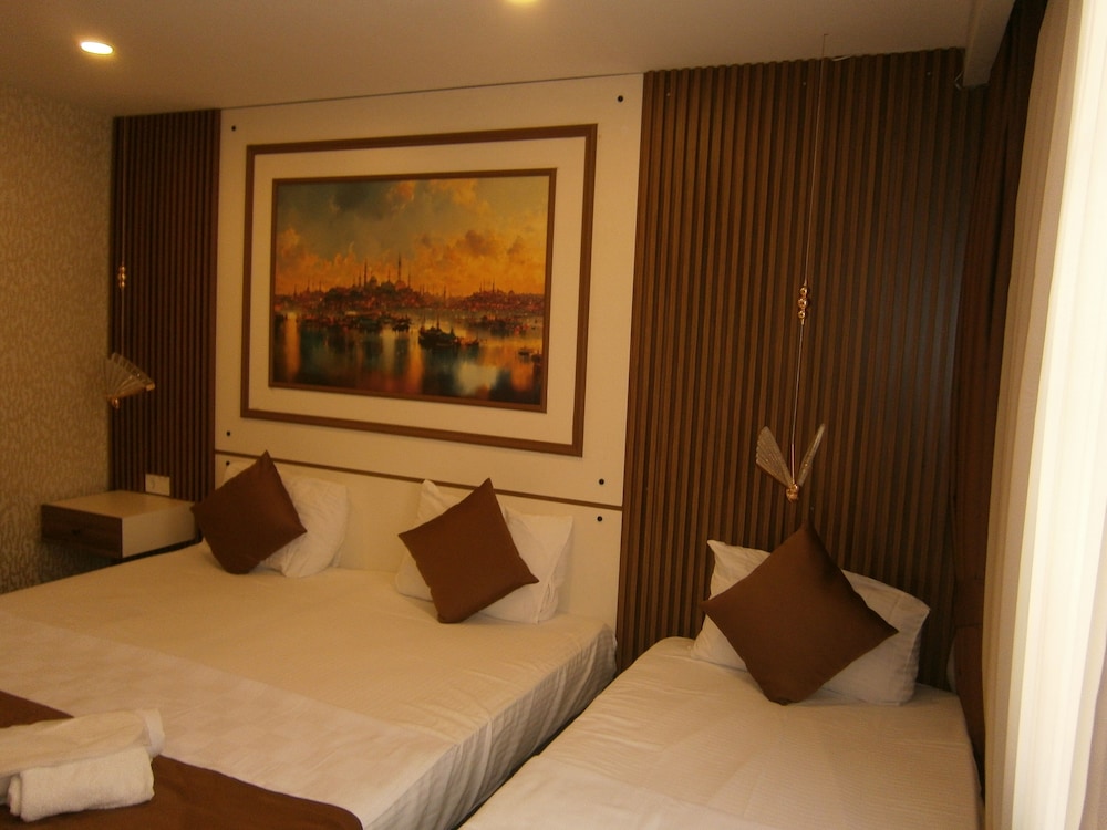 Deluxe Triple Room photo 3