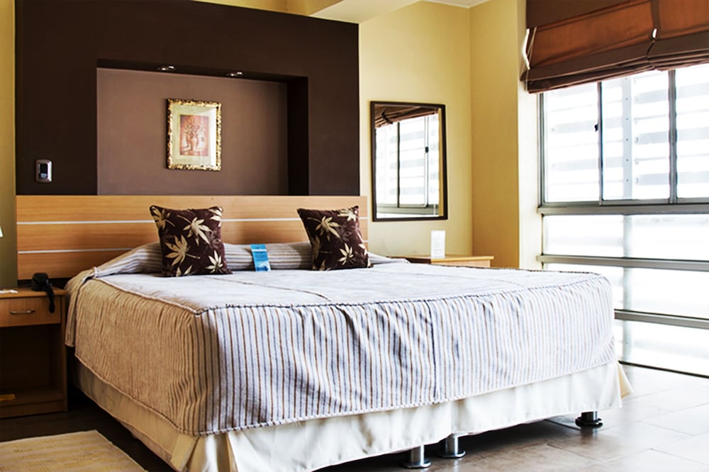 Luxury Suite, 1 King Bed, Non Smoking, Private Bathroom photo 1