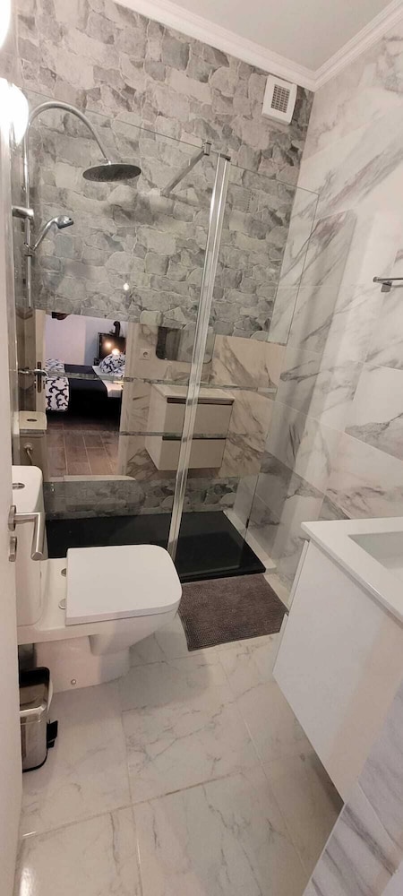 Family Quadruple Room, Private Bathroom photo 2