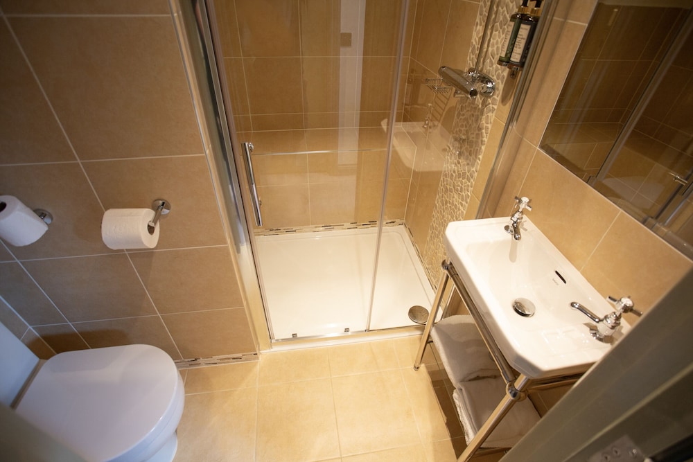Economy Double Room, Ensuite photo 3