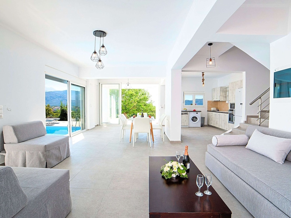 Villa photo 1