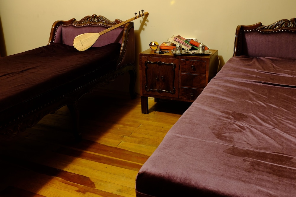 Standard Room, Multiple Beds, Shared Bathroom photo 2