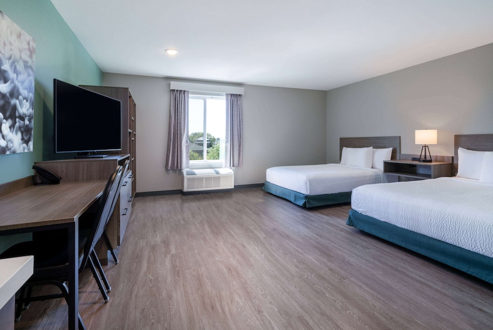 Standard Room, 2 Queen Beds, Mobility Accessible, Non Smoking (Bathtub W/grab Bars)