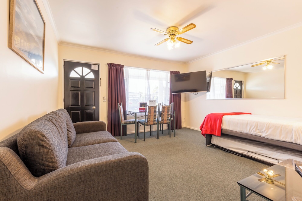 One Bedroom with Spa Bath photo 1
