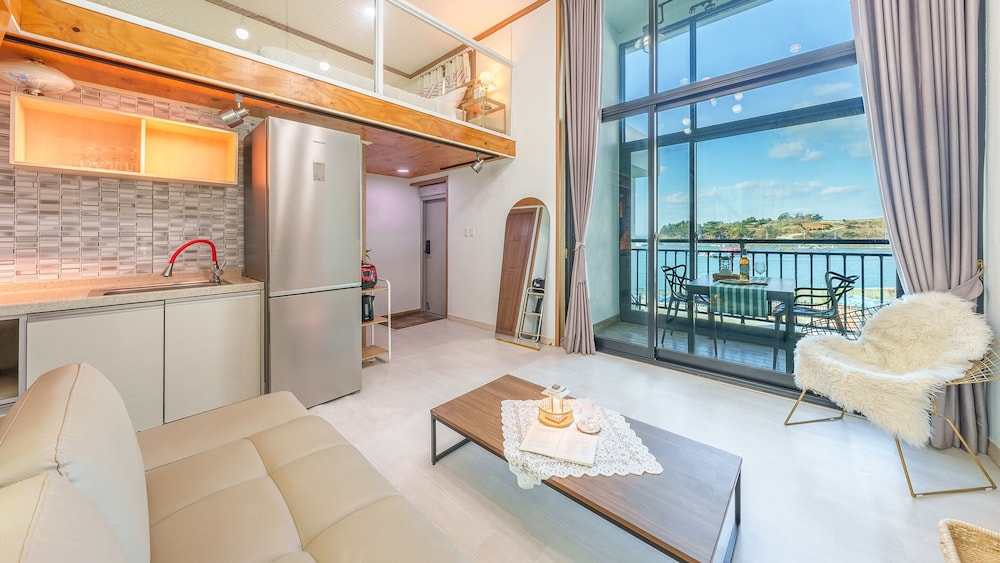 Basic Room, 1 Bedroom (Room 204(ocean view))