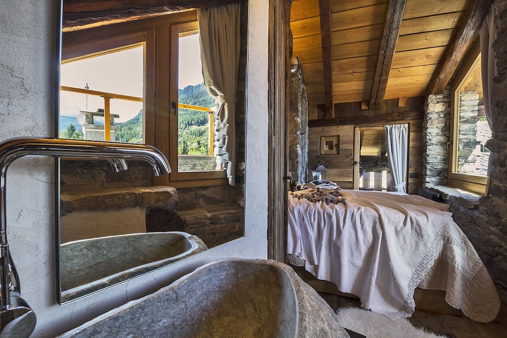 Honeymoon Suite, 1 Bedroom, Balcony photo 3