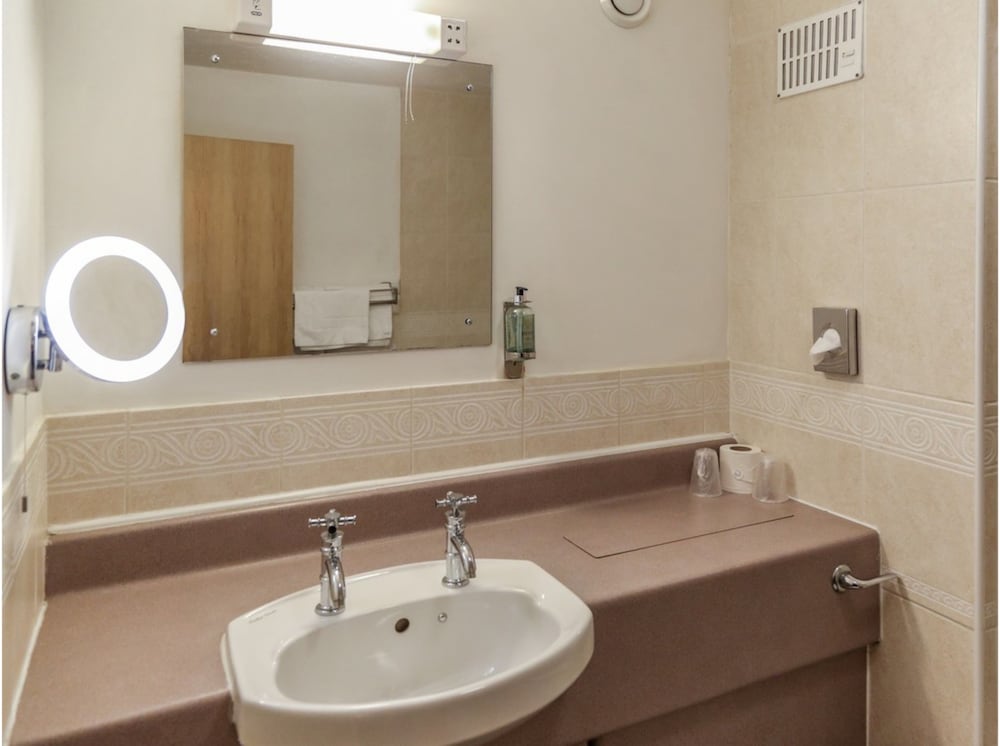 Twin Room, Ensuite - Photo 5