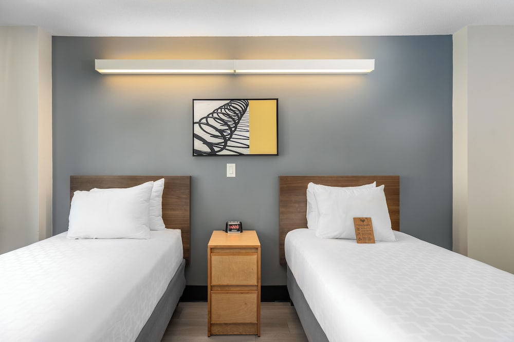 Room, 2 Twin Beds, Shared Bathroom (Hallway Bathroom)