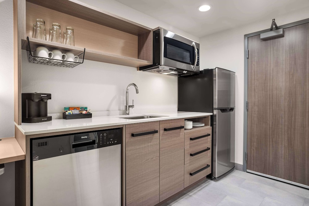 Suite, 1 Bedroom - Photo 4