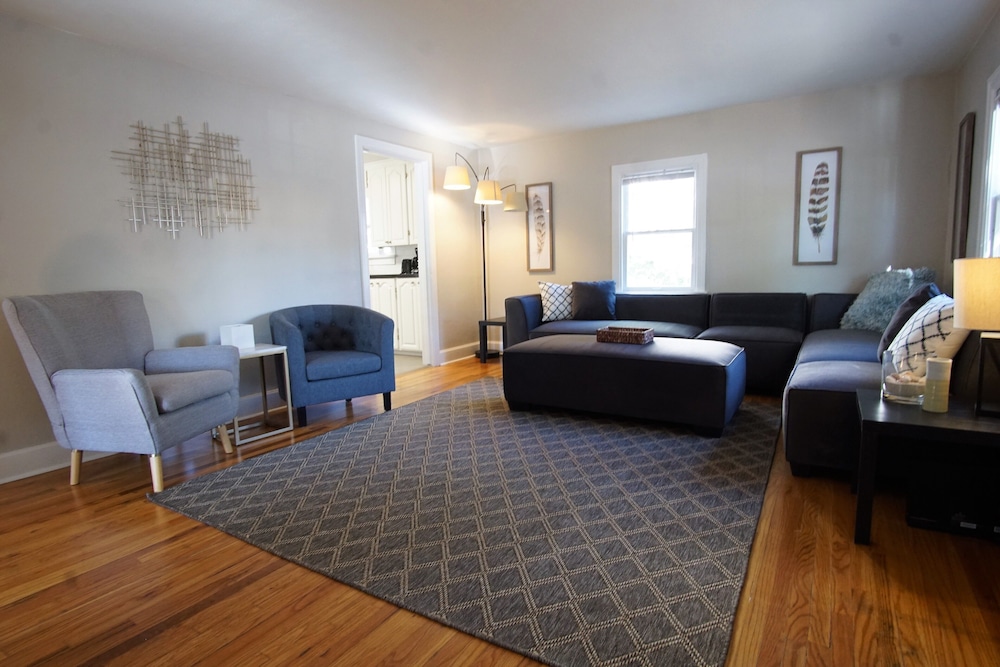 House, Multiple Beds, Patio, Garden View (915 23rd St - Group)