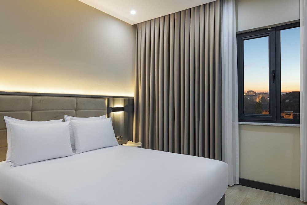 Standard Room, 1 Queen Bed
