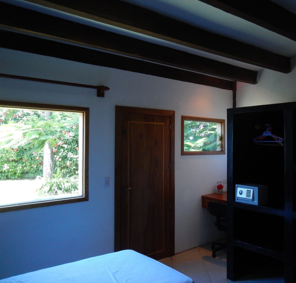 Economy Double Room, 2 Twin Beds, Pool Access, Garden View photo 2