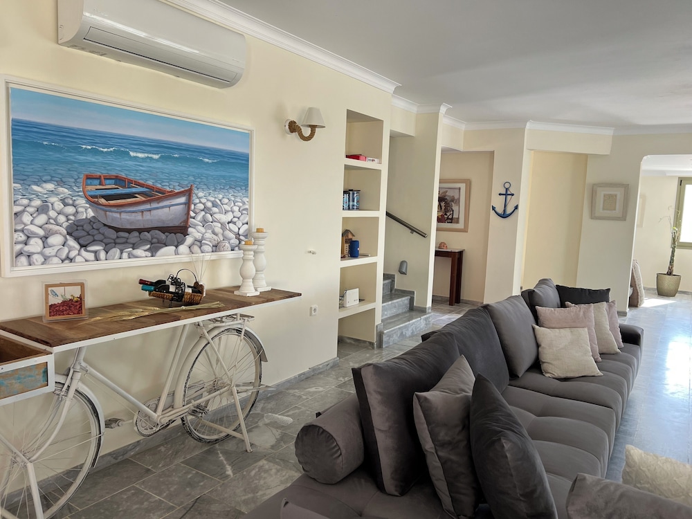 Deluxe Villa photo 2