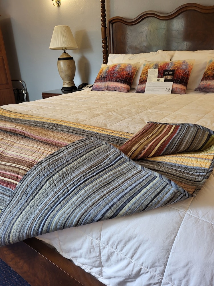 Suite, 1 King Bed with Sofa bed, Non Smoking - Photo 5