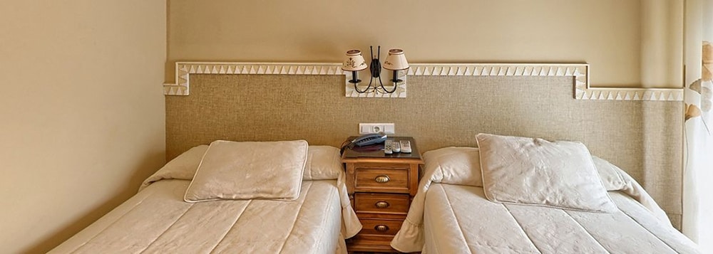 Double or Twin Room, Private Bathroom, Mountain View photo 2