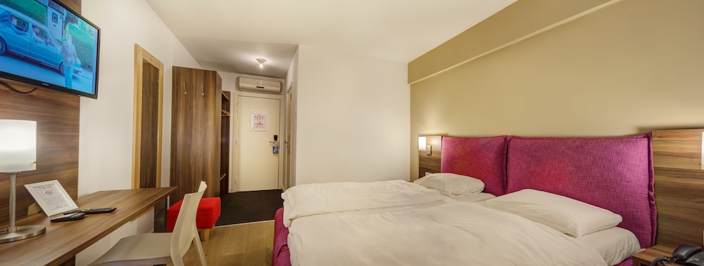 Twin Room - Photo 2