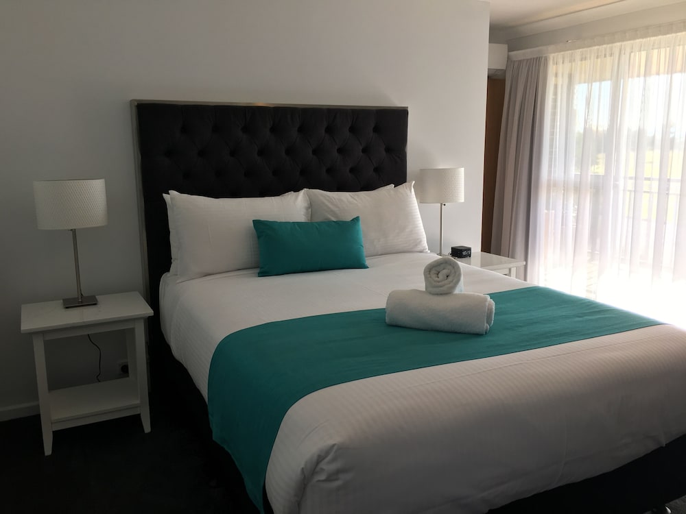 2 Bedroom Waterview photo 3