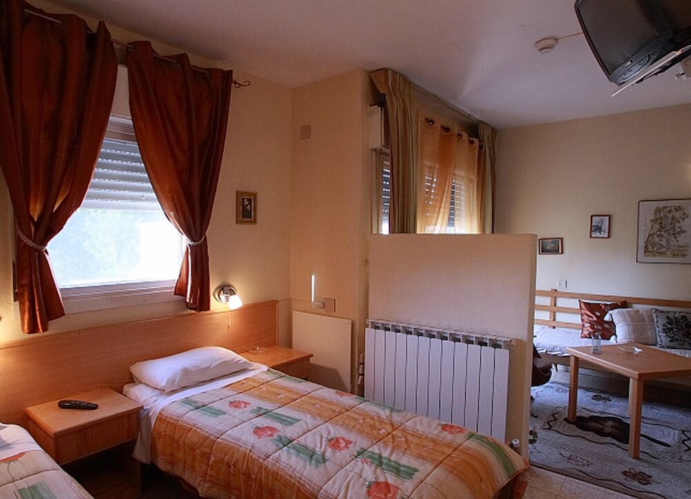 Standard Twin Room photo 3