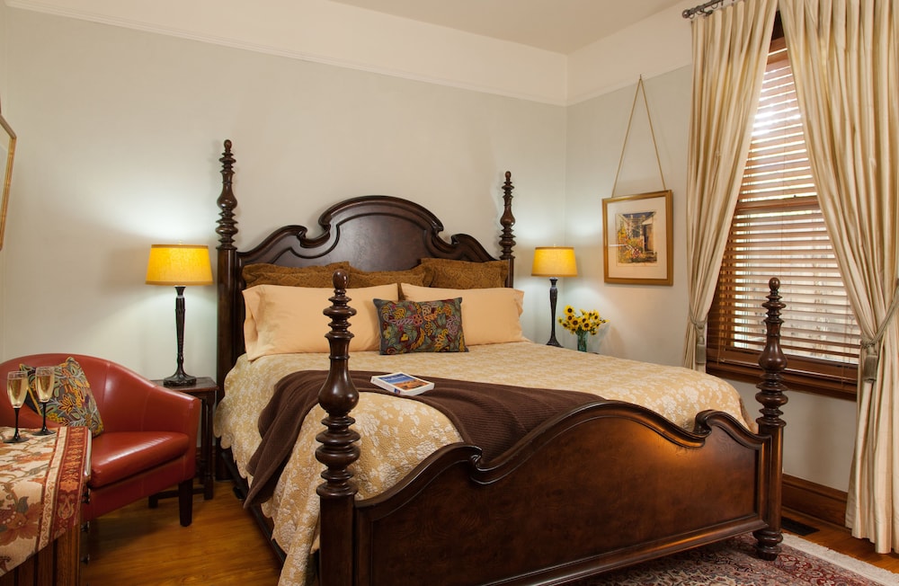 Baumann Room, 1 King Bed photo 1