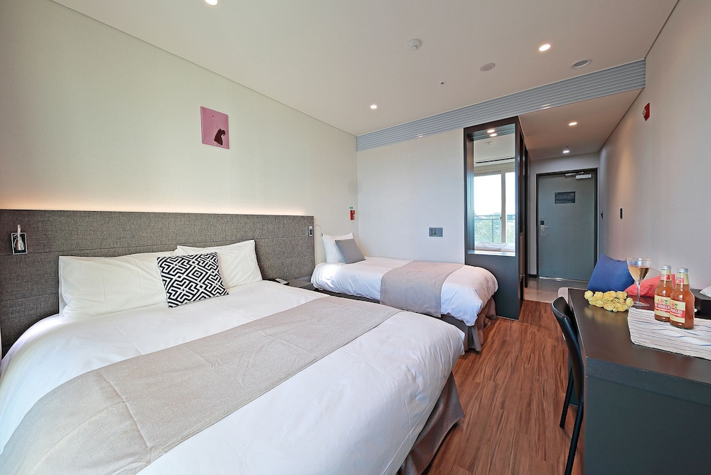 Premier Family Twin Room, Ocean View/Terrace - Photo 7