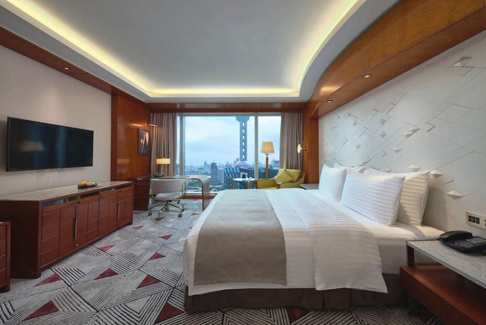 Club Skyline View King Room