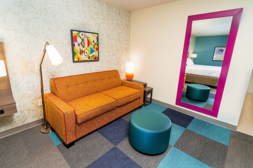 Studio, 1 King Bed, Accessible, Bathtub photo 3