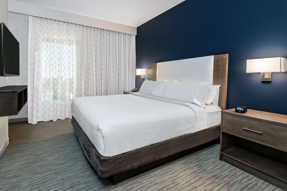 Premium Suite, 1 King Bed, Accessible (Hearing) photo 2