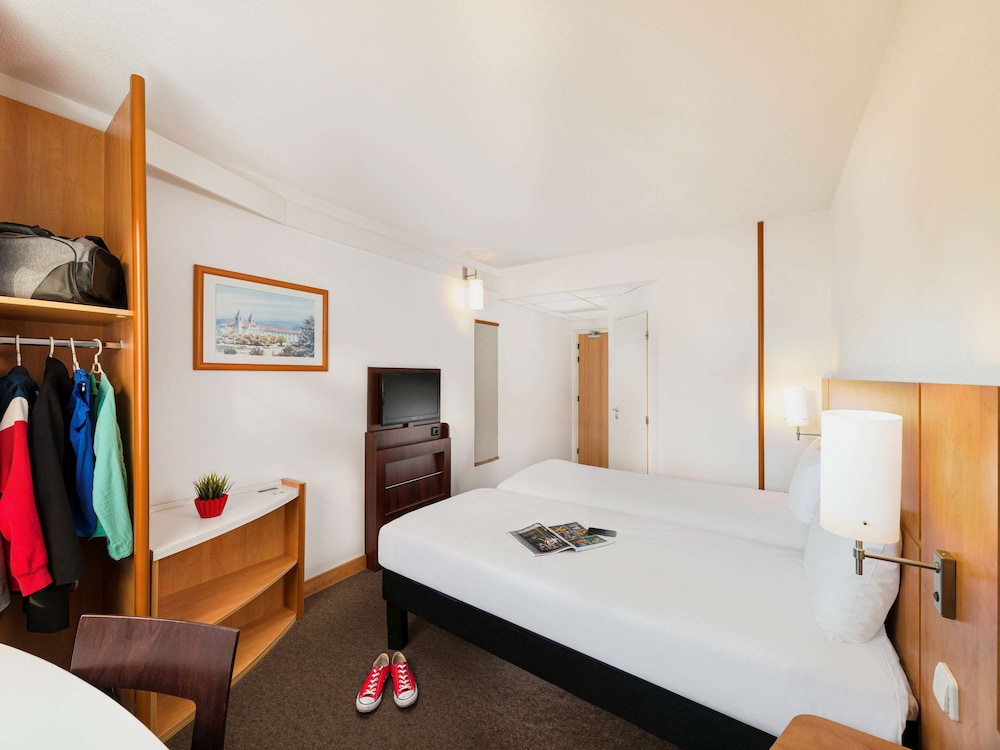 Room, 1 Double Bed - Photo 3