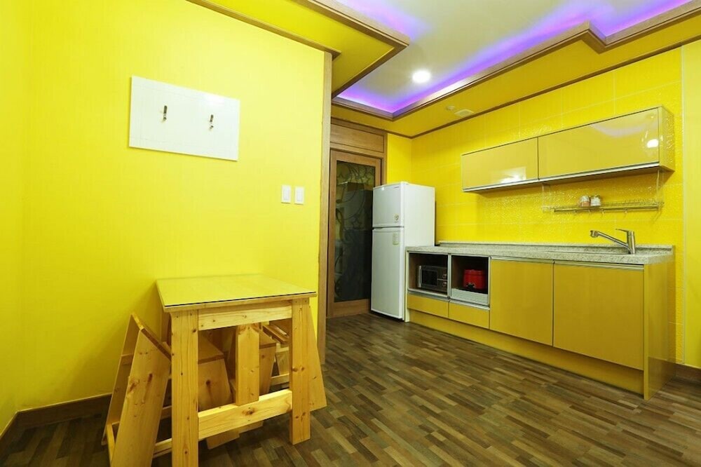 Room (202) photo 3
