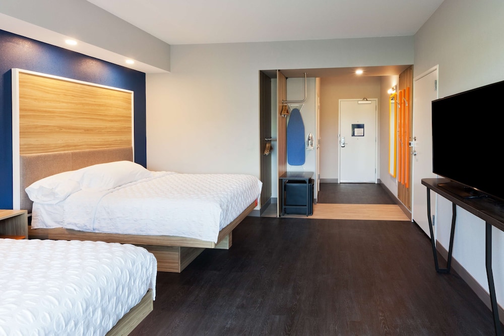 Room, 2 Queen Beds, Accessible (Hearing) photo 3