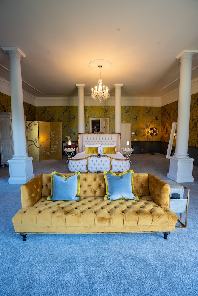Suite, 1 King Bed, Garden View photo 1