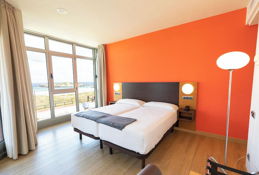 Exclusive Double Room, 2 Twin Beds, Beach View photo 3