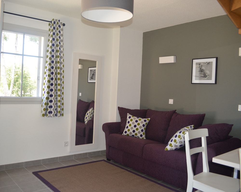 3 Bedrooms House, 8 People photo 2