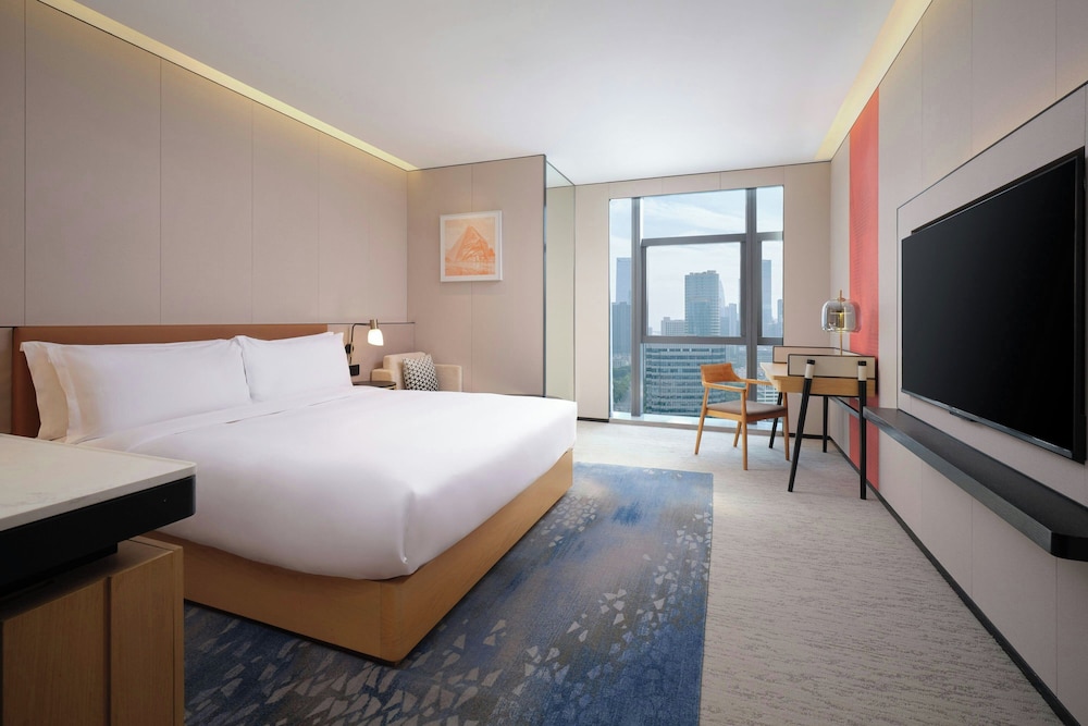 Premier Room, 1 King Bed, City View