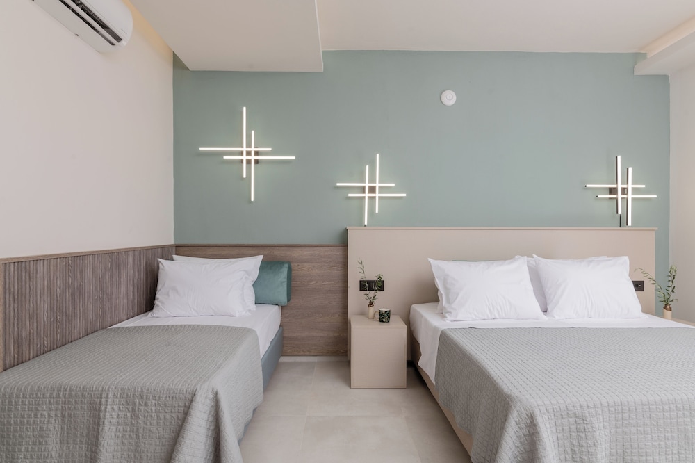 Deluxe Triple Room, Pool View photo 2