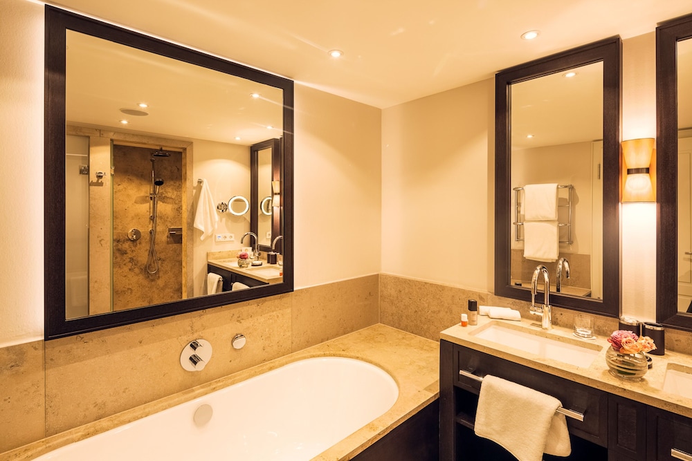 Suite, Multiple Beds