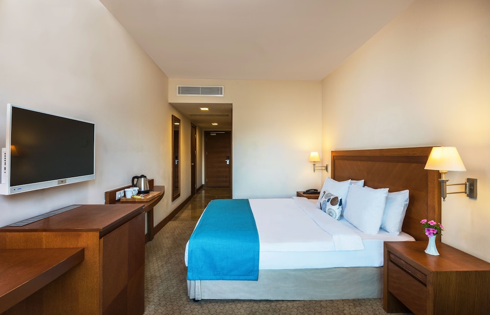 Superior Double Room, Partial Sea View - Photo 1