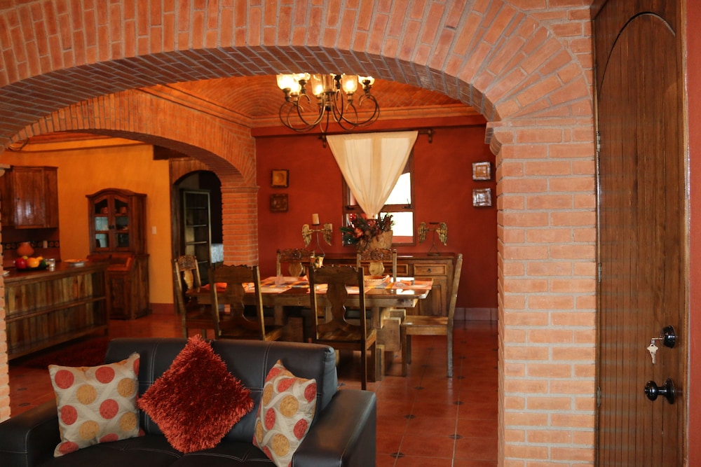 Executive Apartment, 2 Bedrooms, Kitchen, Courtyard Area photo 2