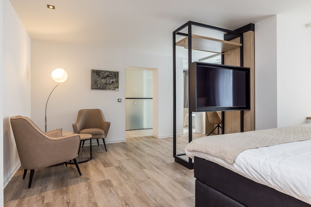 Superior Suite, Accessible photo 2
