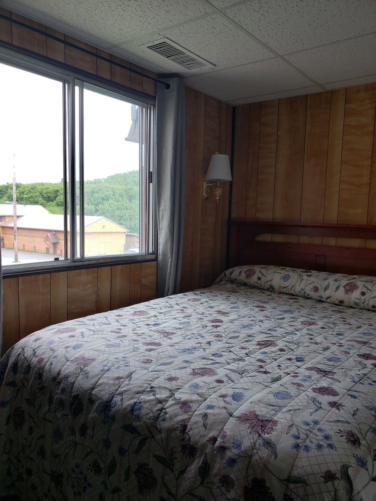 Standard Single Room, 1 Queen Bed, Non Smoking, Private Bathroom photo 2