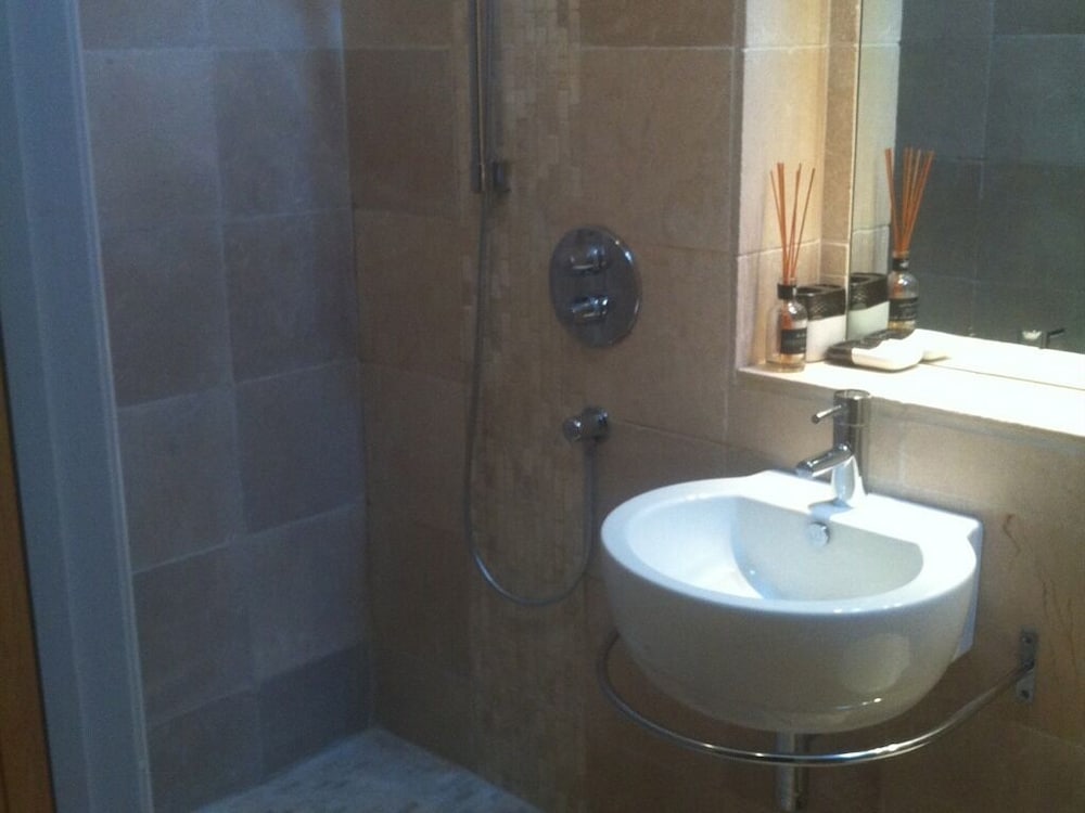 Standard Double Room, Ensuite photo 2